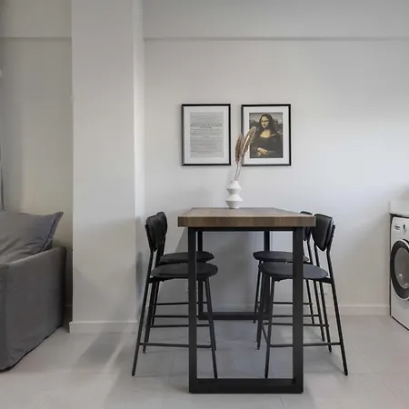 Phaedrus Living Mini Art House Da Vinci Apartment